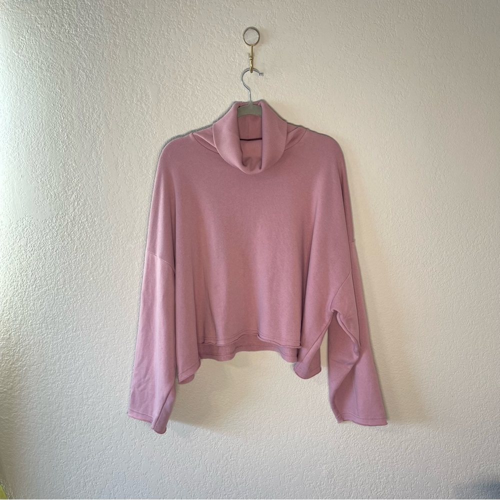 American Eagle Outfitters Oversized Light Mauve Cropped Turtleneck Sweater SzL